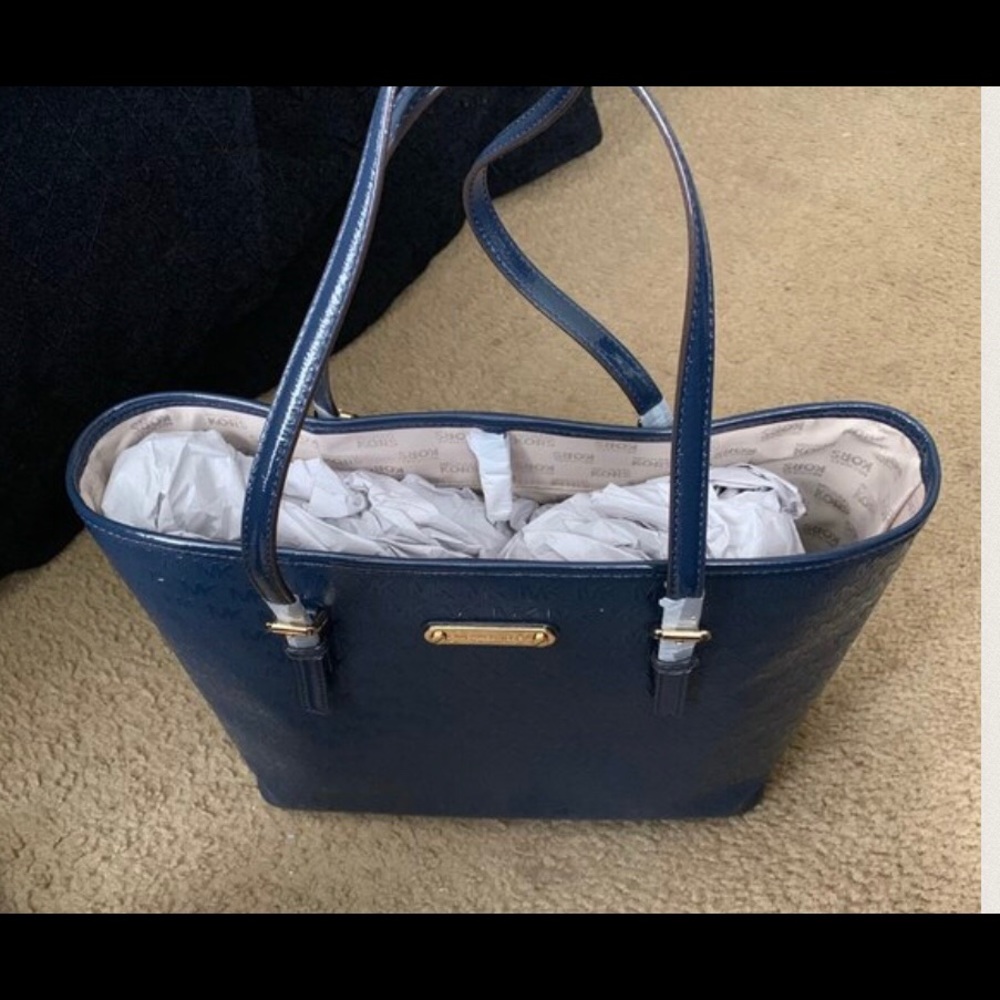 Michael Kors Jet Set Tote - Picture 2 of 6